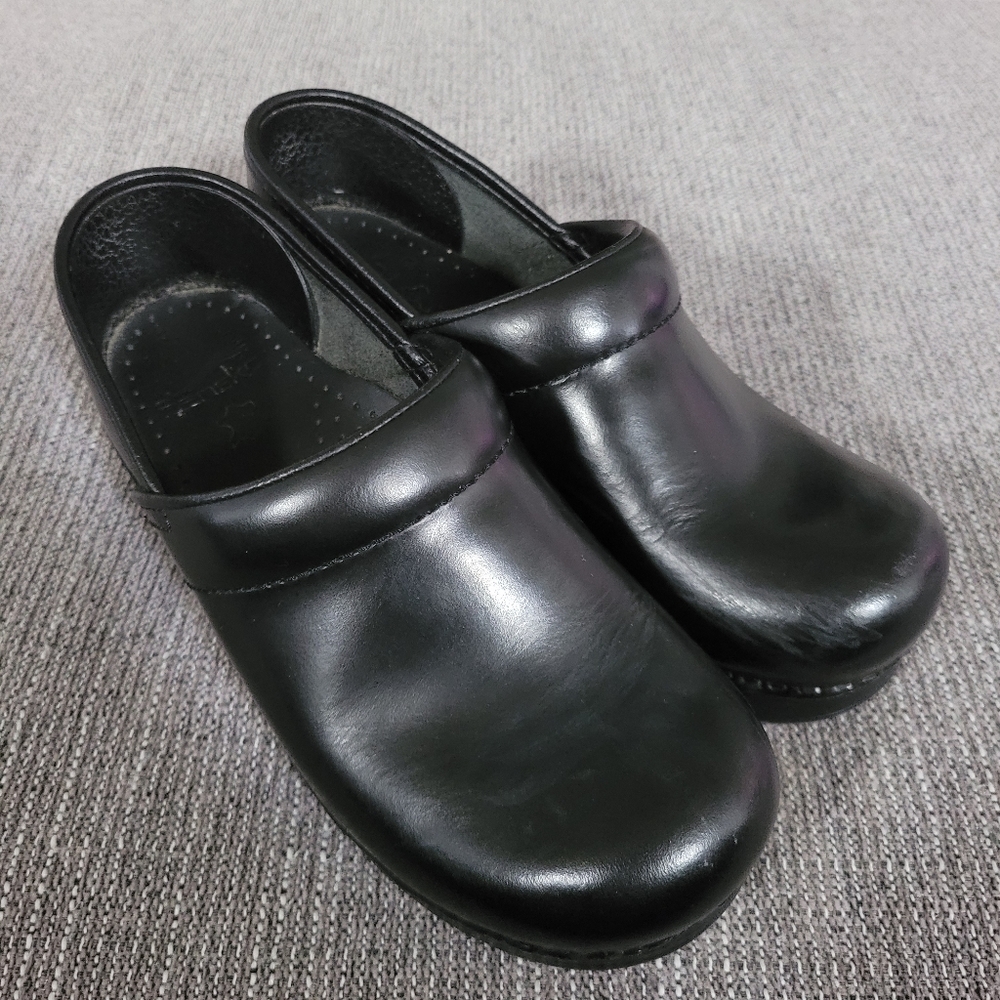 Dansko professional black clogs nurse size 37 wide
